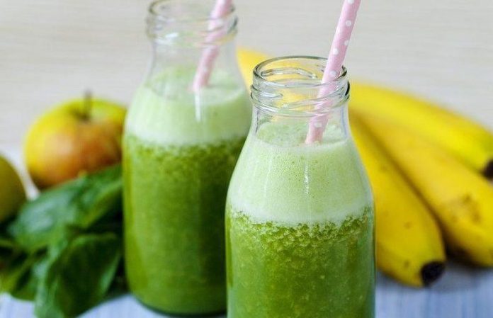 Çocuklara özel renkli smoothie ara öğün