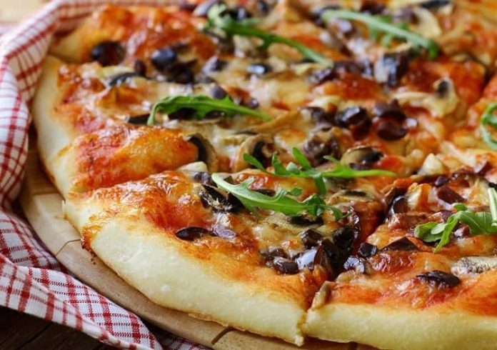 Glütensiz kinoa pizzası 4 yaş ve üzeri çocuklar için