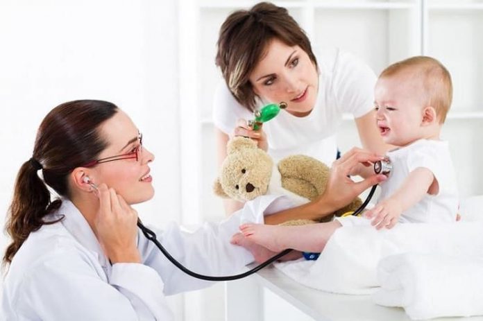Bebeğiniz aşı olurken acısını hafifletmenin yolları
