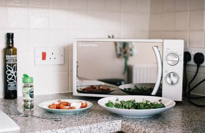 mikrodalga fırında yiyecek pişirmek sağlıklı mı?