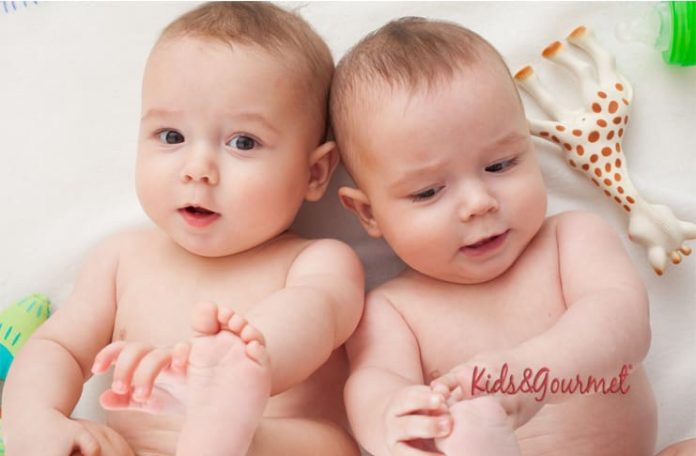 İkiz bebeklere nasıl banyo yaptırılır?