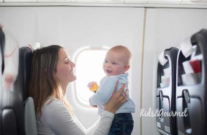 Bebekle uçak yolculuğu için bu 7 öneriyi aklınızda bulundurun