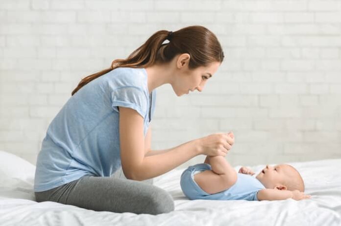 Bebek masajı yaparak bebeğinizi rahatlatabilirsiniz
