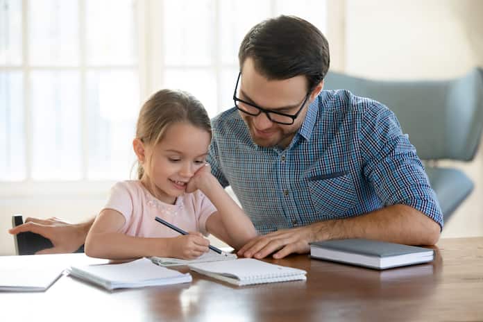 Çocukların ev ödevi yapmasına destek olacak motive edici 10 ipucu