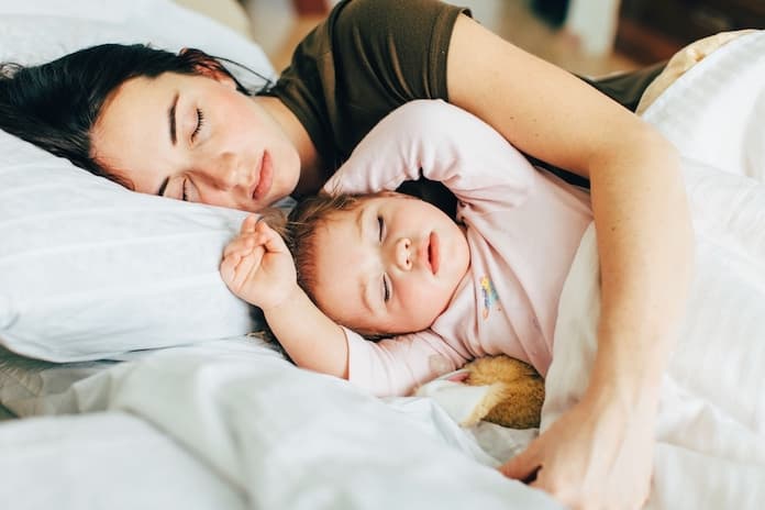My child doesn't sleep without me! What do I do?